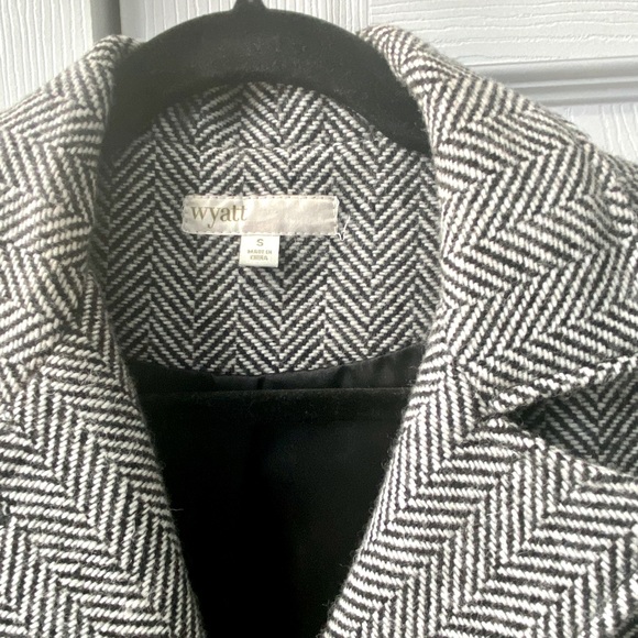 Equestrian style tailored blazer with faux leather elbow patches - Picture 5 of 12